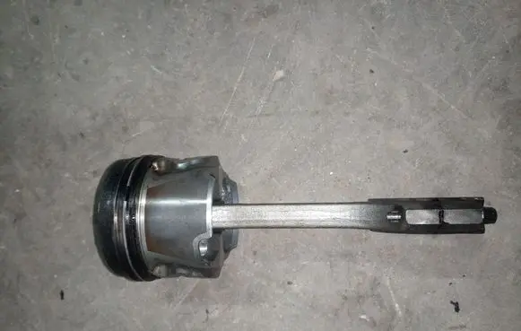 KIA Sportage Piston with connecting rod