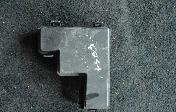 Nissan Qashqai Fuse box cover 