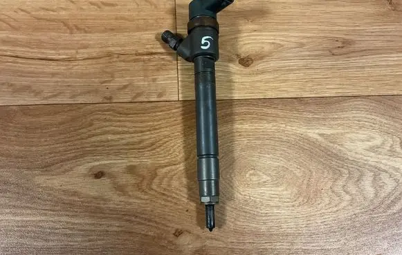Volvo V70 Fuel injector 30777526 30777536