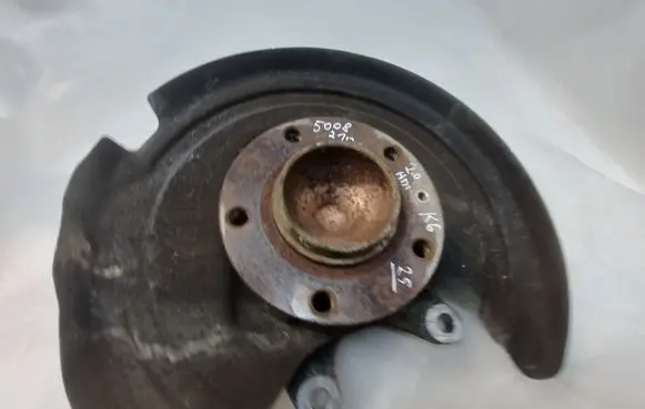 Rear wheel hub