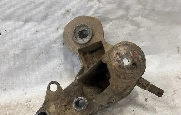 Audi A6 S6 C6 4F Engine mounting bracket 4F0199352N