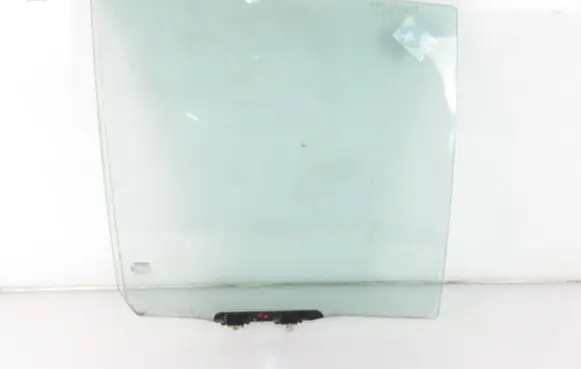 Honda CR-V Rear door window glass 