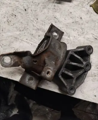 Fiat 500 Engine mount bracket