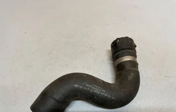 Engine coolant pipe/hose