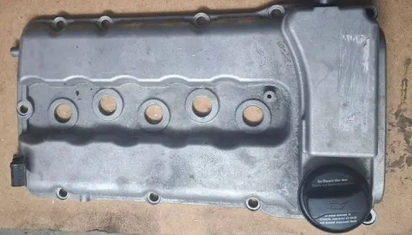 Volkswagen Golf IV Rocker cam cover 066103475J