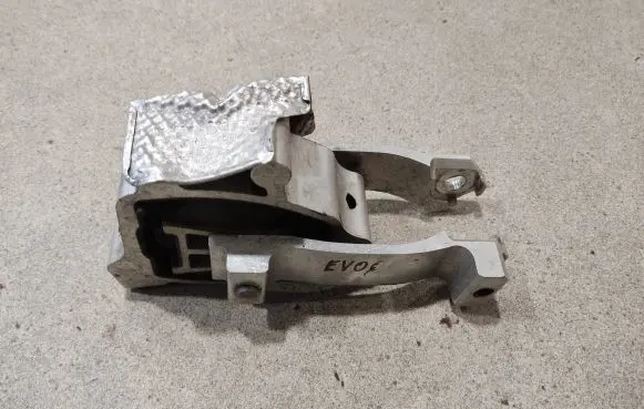 Land Rover Range Rover Evoque L551 Engine mount bracket K8D26P082BA