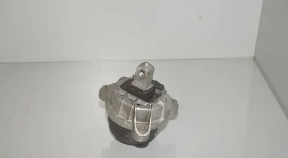 Engine mount bracket