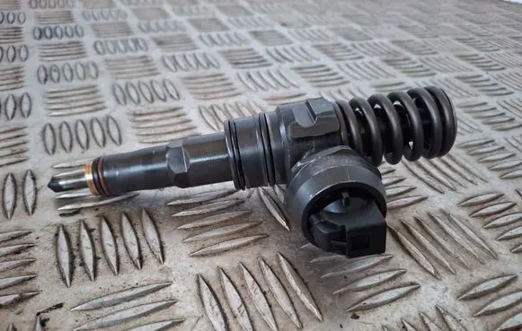 Volkswagen Caddy Fuel injector 038130073BR