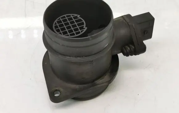 Skoda Octavia Mk2 (1Z) Mass air flow meter 0281002531 038906461B