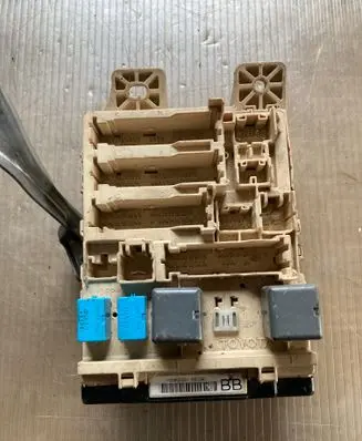 Lexus RX 300 Fuse module BB0G568 082303