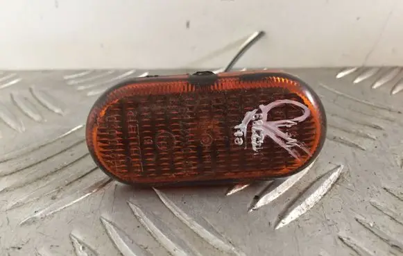 Renault Laguna I Front fender indicator light 6R0142789 13910020
