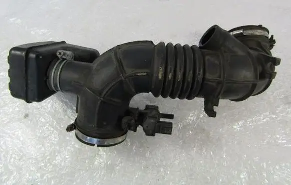 Toyota Avensis Verso Intake resonator 
