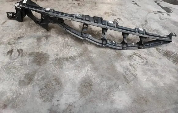 BMW X6 E71 Fender mounting bracket 7157989