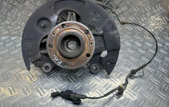 Citroen C4 II Picasso Front wheel hub