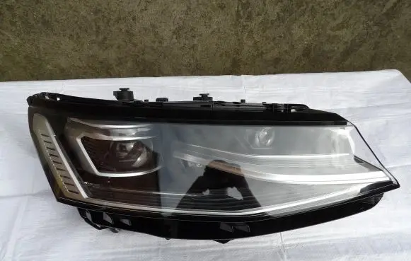 Volkswagen Transporter - Caravelle T7 Headlight/headlamp 7T1941082A 12035100000