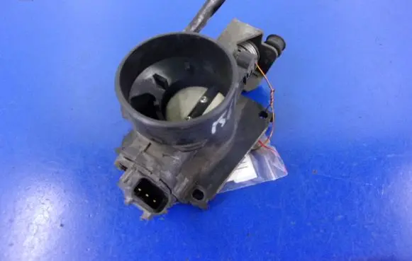 Ford Focus C-MAX Throttle body valve XS4U-LD