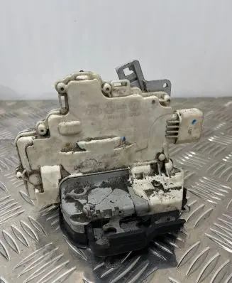Audi A6 S6 C6 4F Rear door lock 4F0839016A