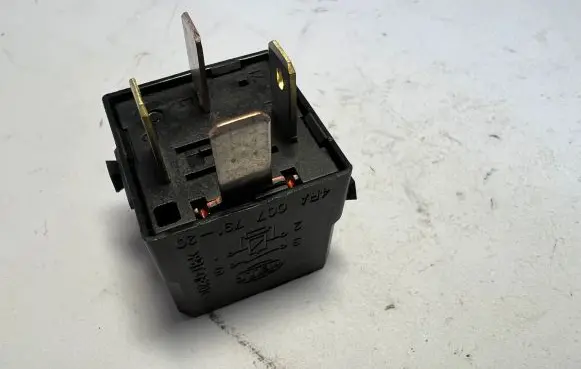 Volkswagen Tiguan Other relay 4H0951253A