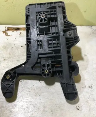 Volkswagen Jetta V Battery box tray 1K0915333C 1KD915333A 1K0915333B