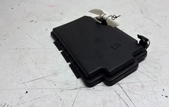 Mercedes-Benz ML W166 Fuse box cover 18567321