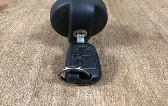 Peugeot 307 CC Ignition key/card 