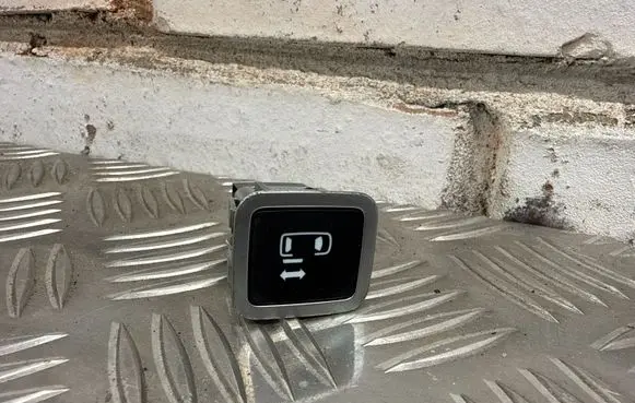 Chrysler Pacifica Electric sliding door switch 6DQ22TRMAA