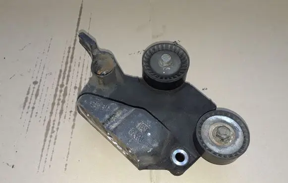Chevrolet Cruze Generator/alternator belt tensioner 1J28