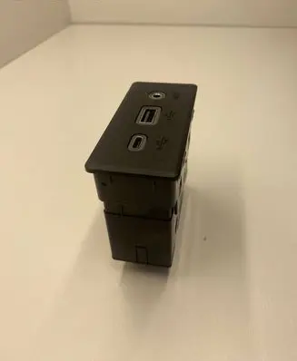 Chevrolet Malibu USB socket connector 13529865