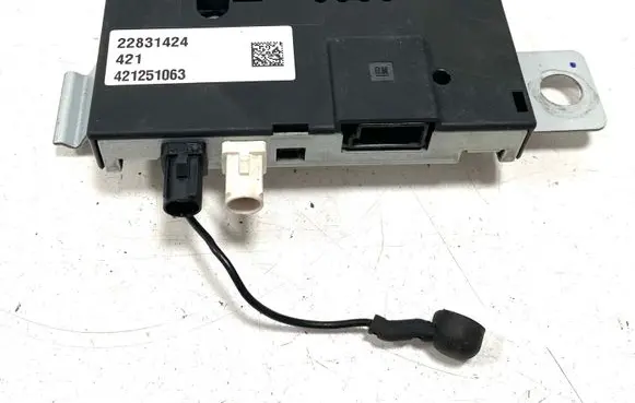 Chevrolet Volt I Aerial antenna amplifier 22831424 421251063
