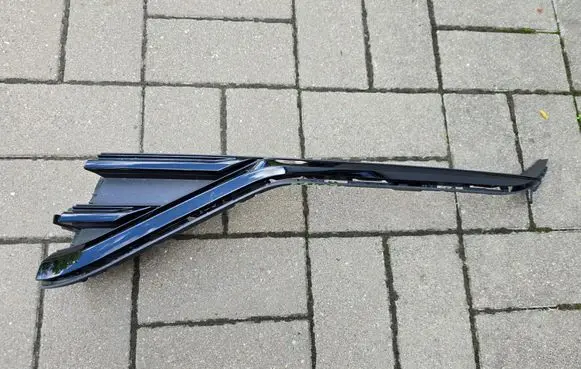 Volkswagen Touareg III Front bumper lower grill 760853659A 704039716