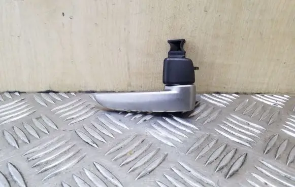 Mazda 3 I Front door interior handle