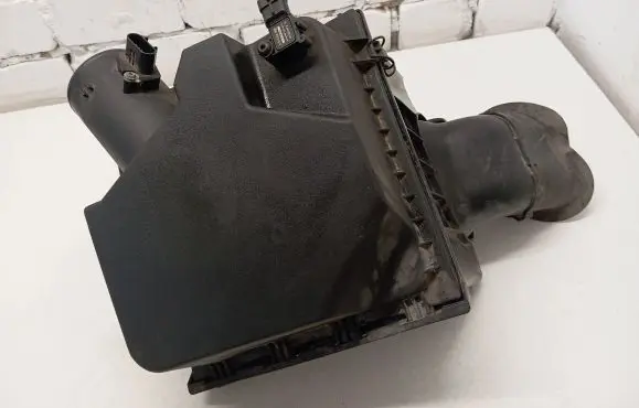 Cadillac SRX Air filter box 1027272S01