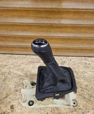 Suzuki Vitara (LY) Gear selector/shifter in gearbox 7241161M00