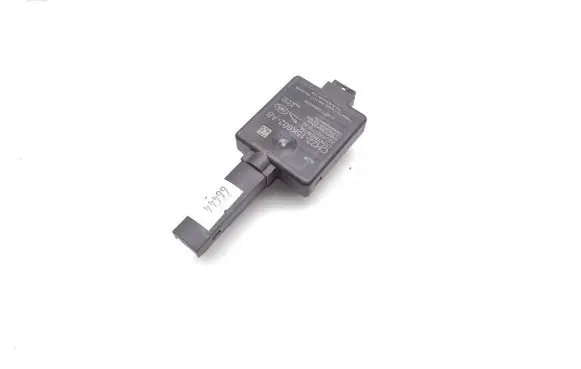 Volvo V40 Aerial antenna amplifier CH2215K602AB 5WK49096 A2C8052310002
