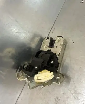 Audi A7 S7 4G Tailgate/trunk/boot lock/catch/latch 8K9827505A 64610