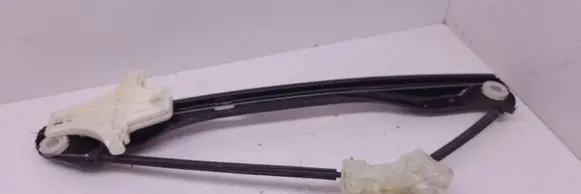 Rear window lifting mechanism without motor