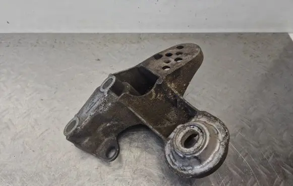 Volkswagen PASSAT B5.5 Engine mounting bracket 4B0199351B