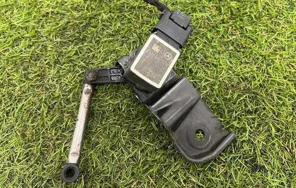 Mercedes-Benz S W221 Air suspension front height level sensor A0105427717 A2213270140