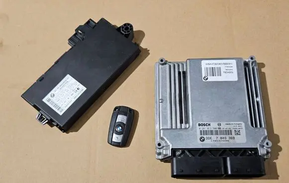 BMW 3 E90 E91 Engine ECU kit and lock set 7803369 0281013500 170157206