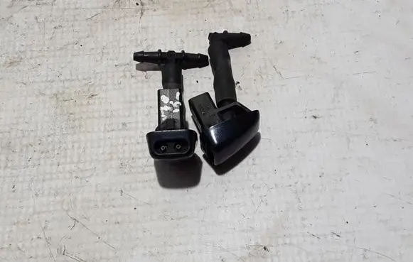 Volvo V70 Windshield washer spray nozzle 31301826