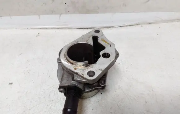 Nissan Juke I F15 Vacuum pump 8201005306B 006730302 11T2460991
