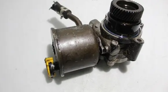 Mazda 323 F Power steering pump