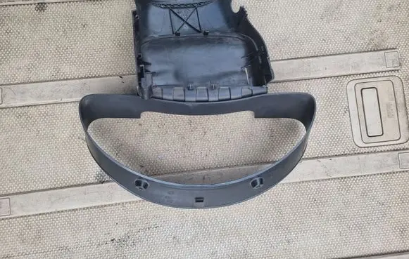 Steering wheel column trim
