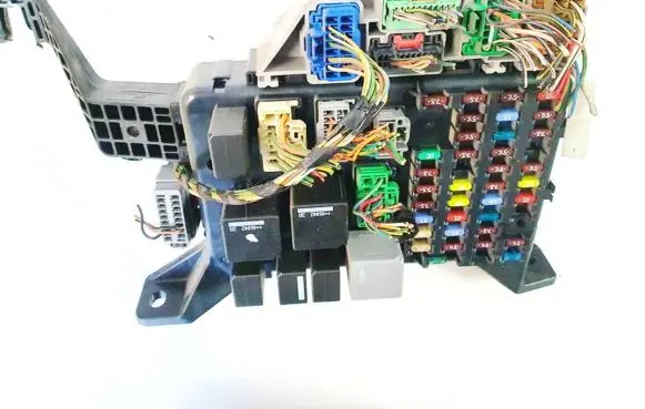 Ford Mondeo Mk III Fuse box set 7158731404 1s7t-14a301-cc