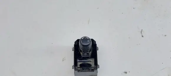 Wing mirror switch