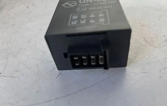 Mercedes-Benz A W168 Tow bar relay 10R021573 UN05 022011
