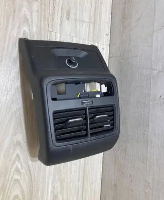 Rear air vent grill