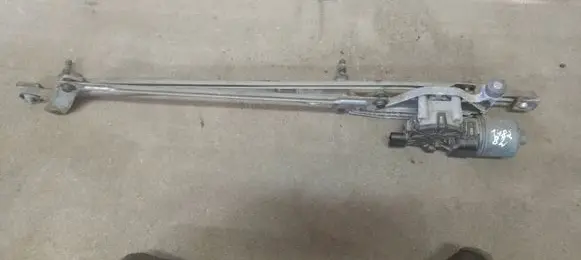 Ford Focus Front wiper linkage and motor 4M5117504AB
