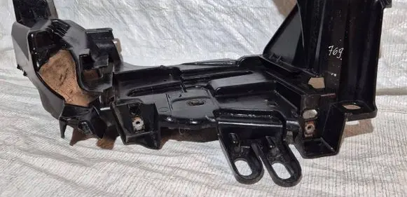 Renault Megane III Headlight/headlamp mounting bracket