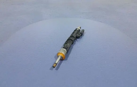 BMW M5 Fuel injector 7852362